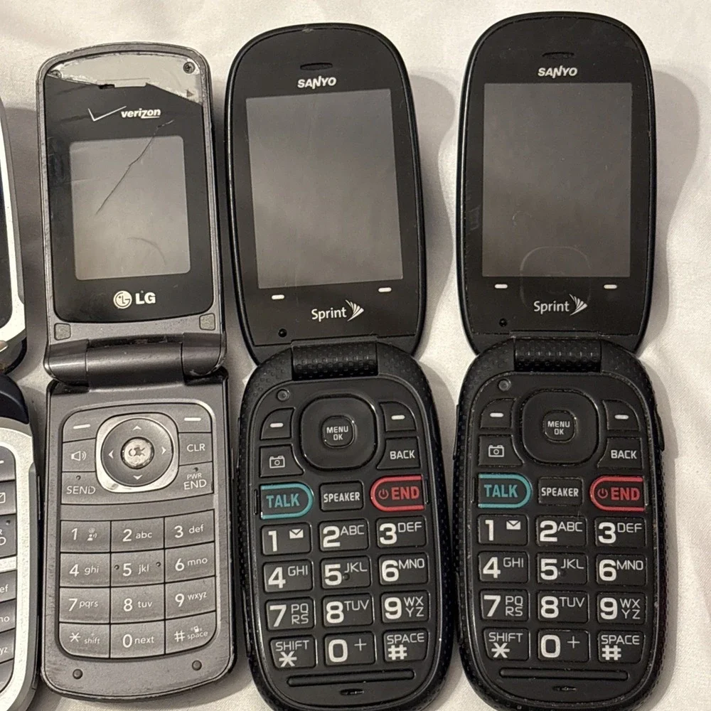 Lot Of Smart & Flip Phones, Untested, Parts / Repair, Mixed Brands & Models